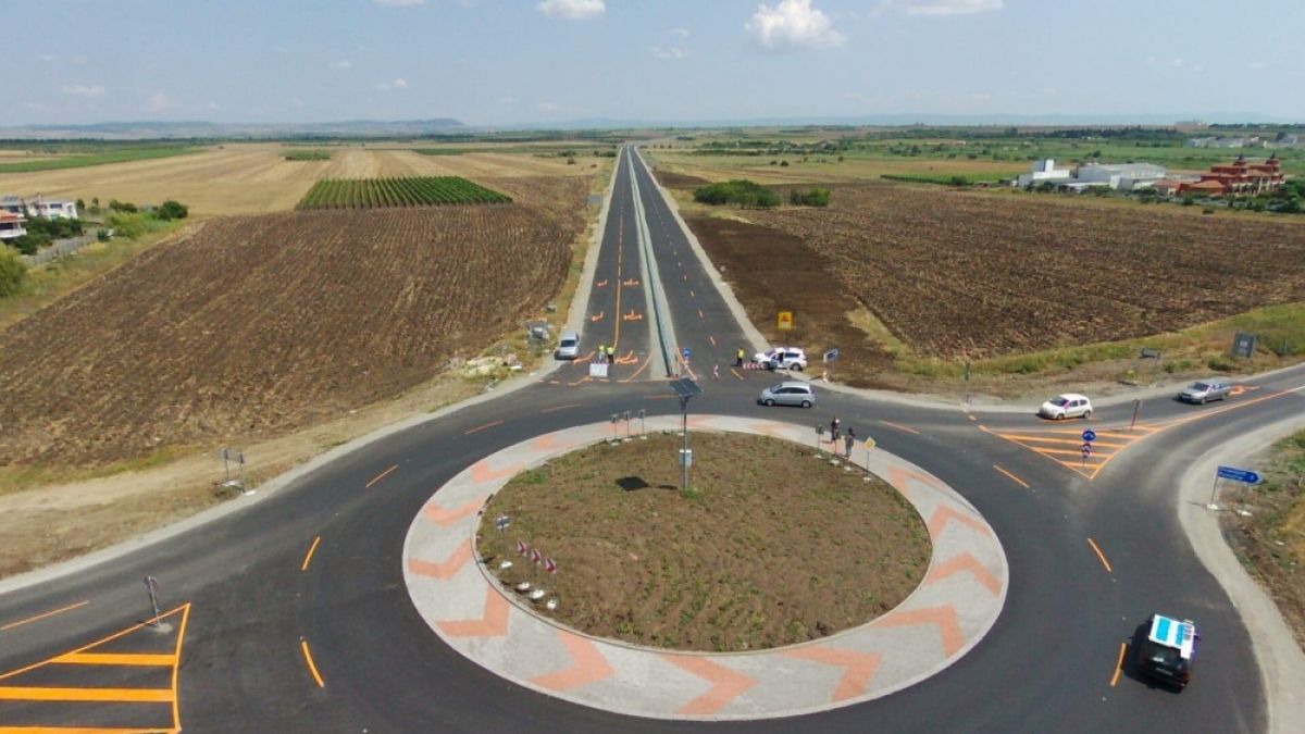 Борисов пак захапа Радев за магистралите
