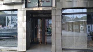 Няма да повярвате защо униформени влязоха в пловдивска бизнес сграда 