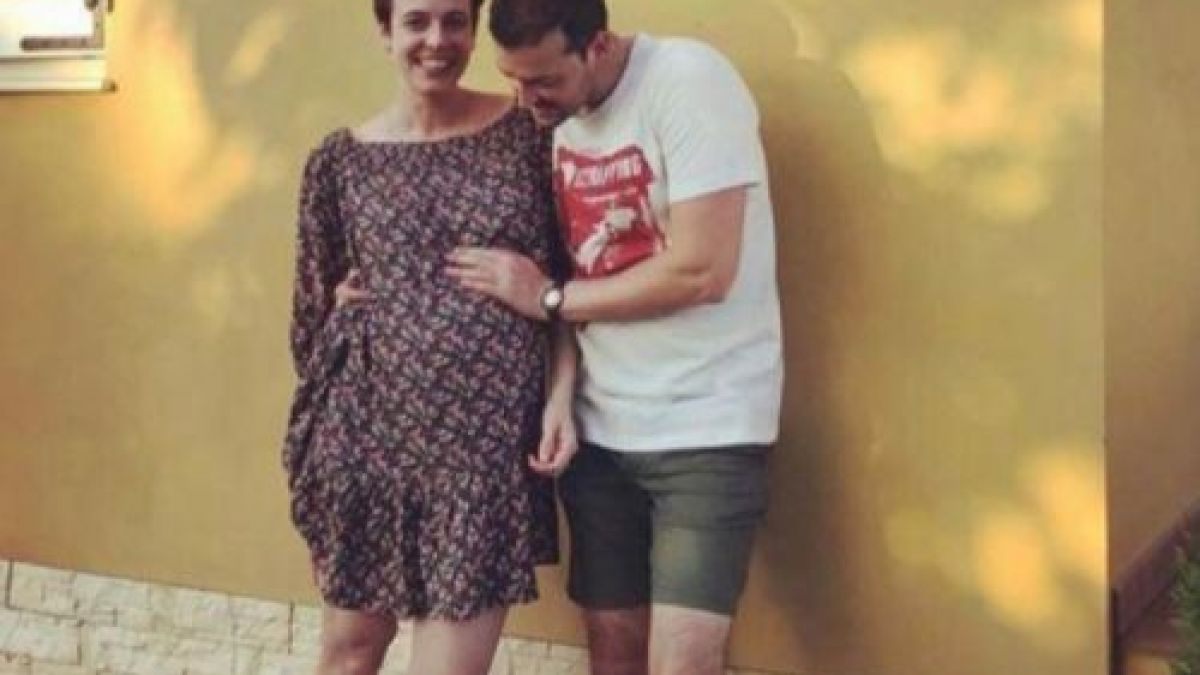 Чаровна наша актриса показа наедряло коремче СНИМКА