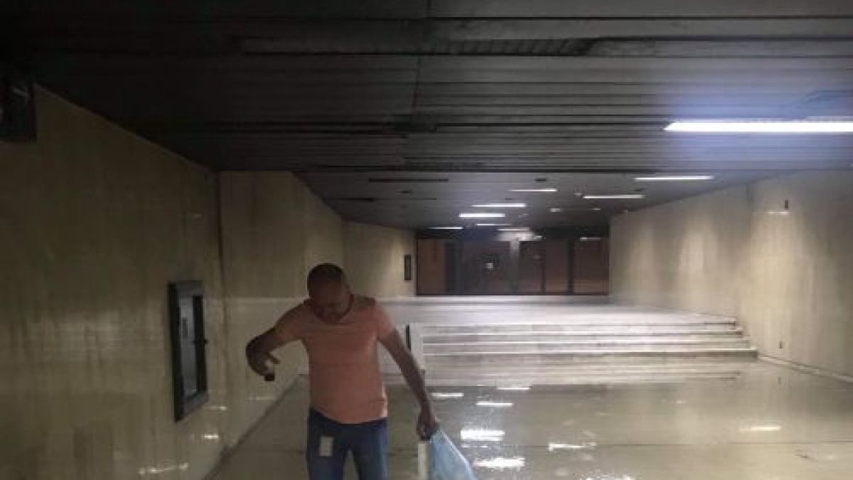Мощната буря не пожали и НДК СНИМКИ