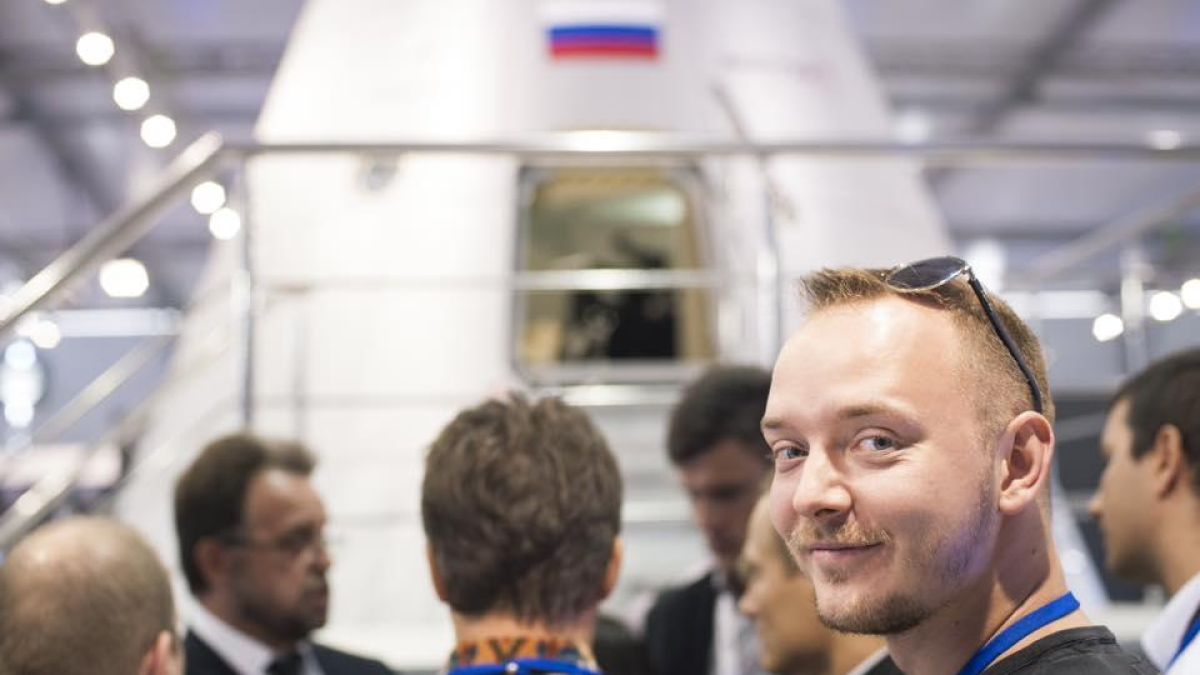 Високопоставен служител на "Роскосмос" закопчан за държавна измяна ВИДЕО 