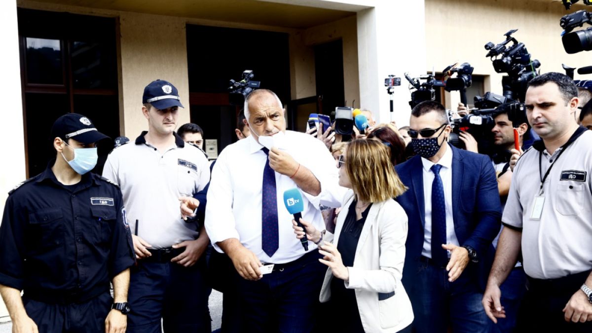 ГЕРБ отвръща на Радев: Свиква митинг в защита на правителството