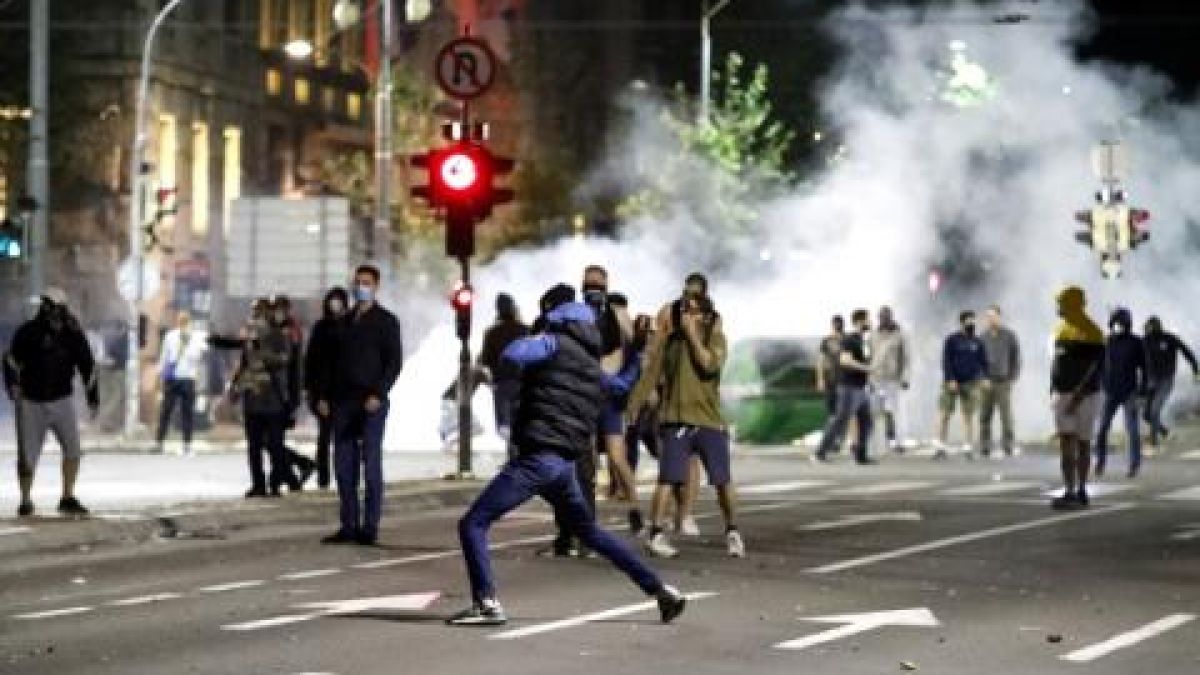 Сръбски министри за протестите: Това е опит за преврат