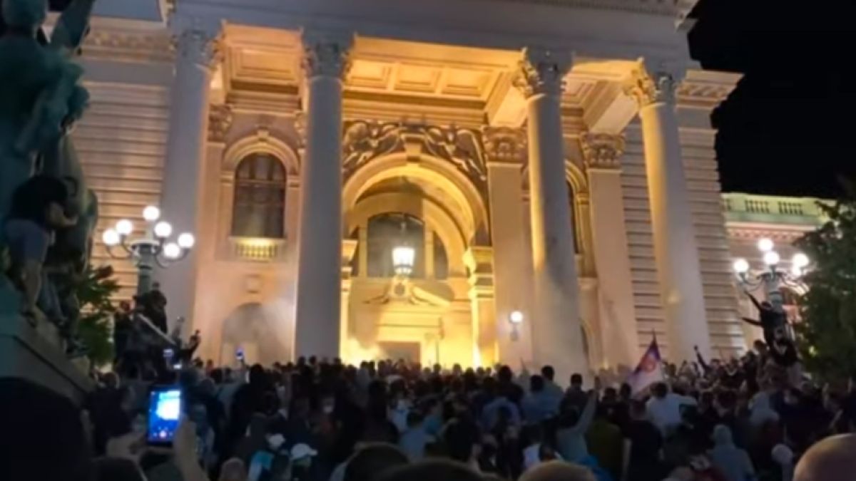 Заради протестите: Сърбия даде заден и се отказа от много строга мярка