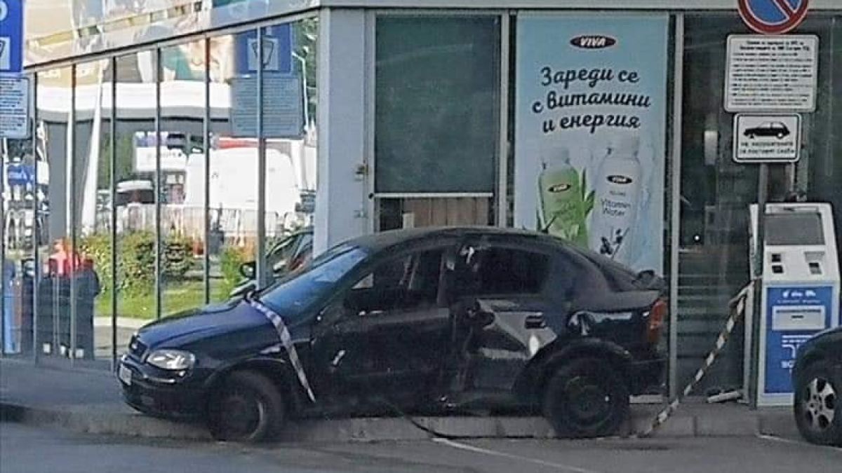 Първо в БЛИЦ! Адско меле на бензиностанция в "Люлин" в София СНИМКИ