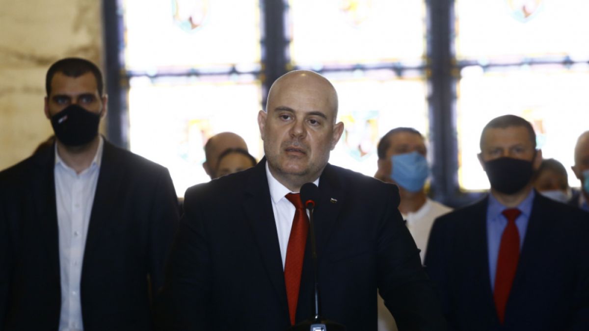 Гешев: Прокуратурата е подложена на безпрецедентен натиск от Радев, Узунов е помагал на руснак, много опасен за държавната сигурност ВИДЕО