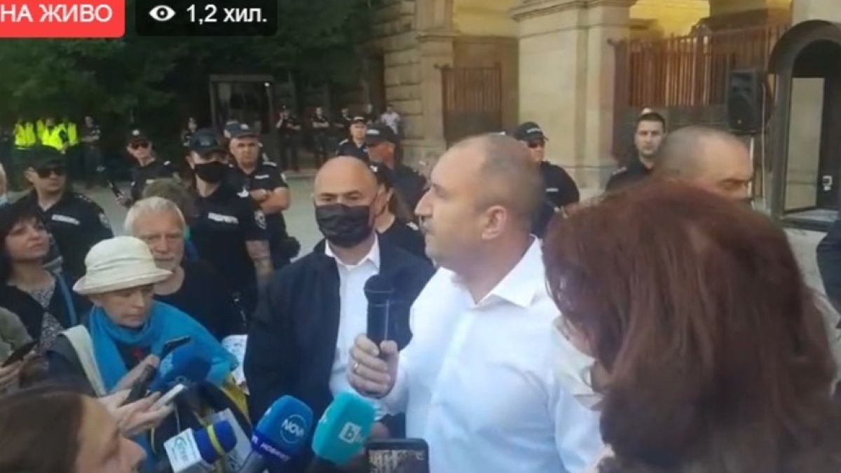 Втори ден протести пред президентството 
