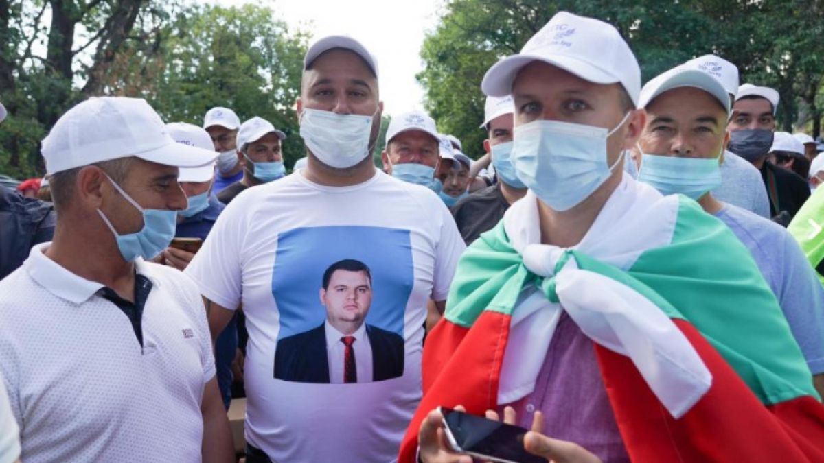 Симпатизант на ДПС: Заради Делян Пеевски децата ми са здрави