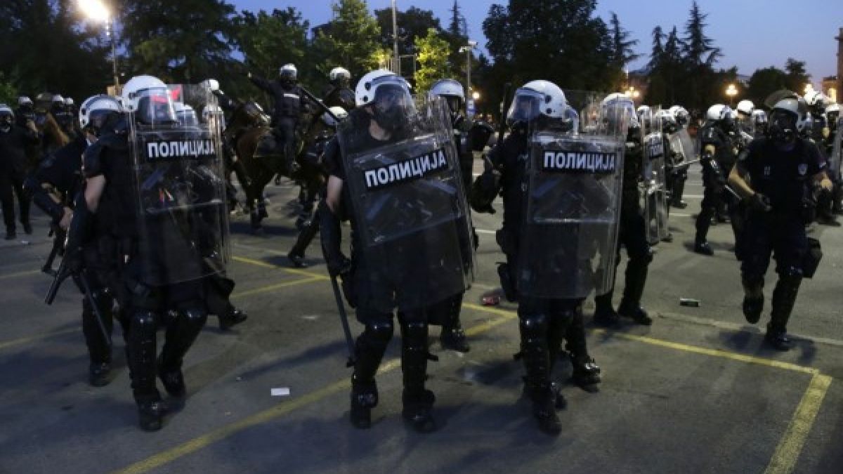 Зловещата истина К-19: Европа се тресе от политически протести заради...