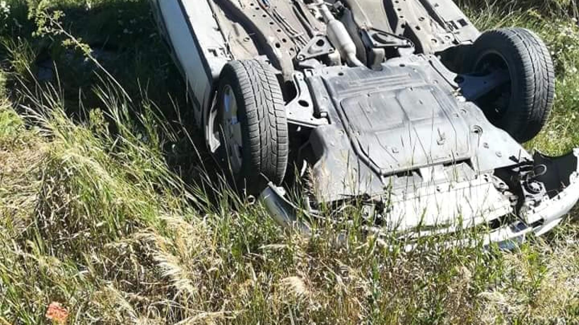 "Опел" се озова в нивата след ужасяваща среднощна каскада СНИМКИ 