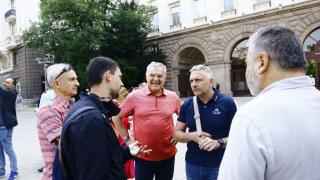 БЛИЦ TV: Крум Зарков и Румен Петков на поредния протест пред президентството 