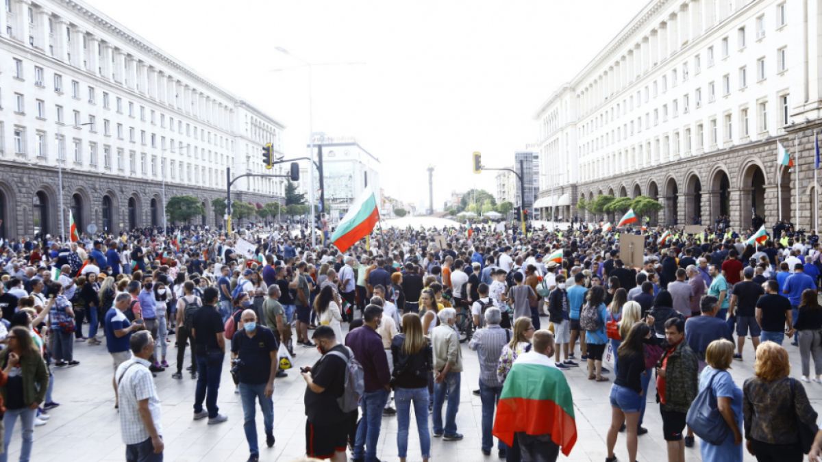 Извънредна ситуация на протеста пред Министерски съвет СНИМКИ 