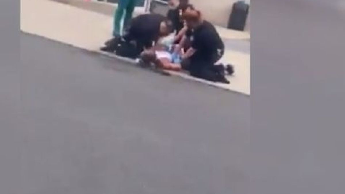 Американската полиция разследва ново ВИДЕО с душене на тъмнокож мъж