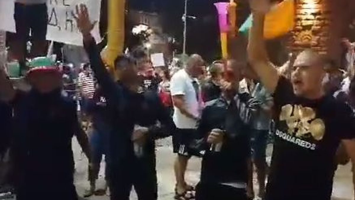 Страховито ВИДЕО! Готвят ли се мутри да направят погром тази вечер?