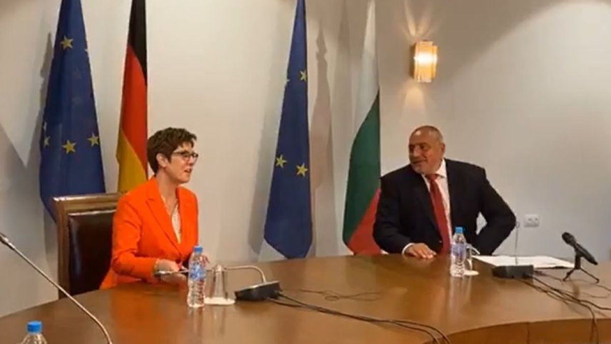 Премиерът се среща с германския министър на отбраната ВИДЕО 