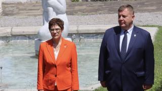 Каракачанов иска цялостен анализ на заплахите за Европа