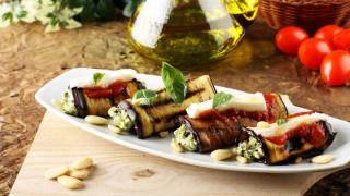 Няма наяждане с тези патладжанени рулца по грузински