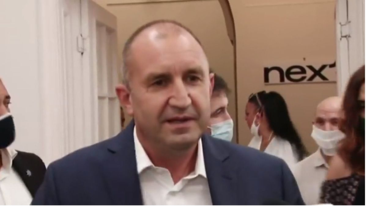 Радев отказа участие в протест, но пак зове за бунт срещу чекмеджетата ВИДЕО