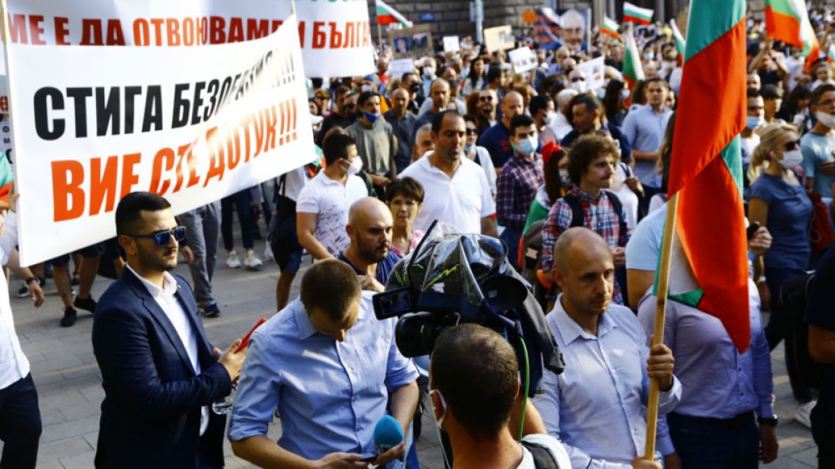 Пред президентството пак се събират протестиращи 