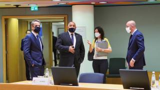 Минути преди най-важната среща за ЕС Борисов се срещна с... СНИМКИ