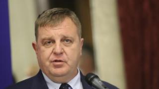 Каракачанов каза ще хвърли ли Борисов оставка 