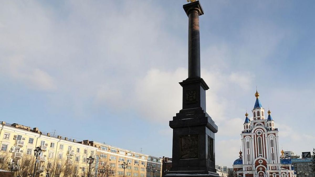 Десетки хиляди демонстрират в Хабаровск в подкрепа на арестувания губернатор СНИМКИ