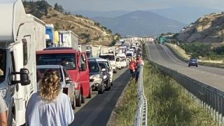Пак огромни опашки на Кулата заради ново изискване за влизане в Гърция