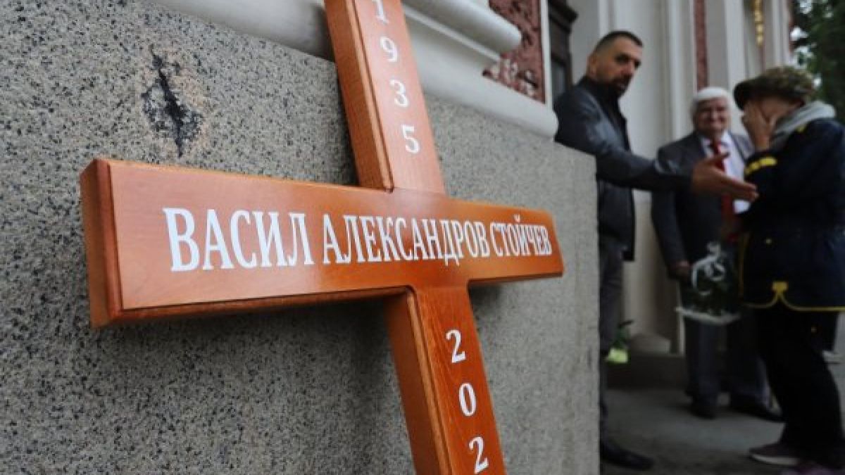 Актьори и приятели се сбогуваха с големия актьор Васил Стойчев СНИМКИ 