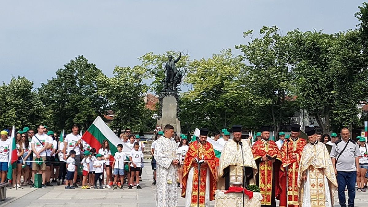 Ето как преминават тържествата в родния град на Левски СНИМКИ