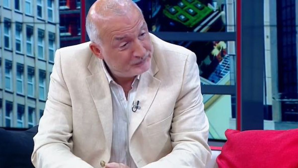 Реаниматор показа нагледно защо е важно протестиращите да са с маски ВИДЕО