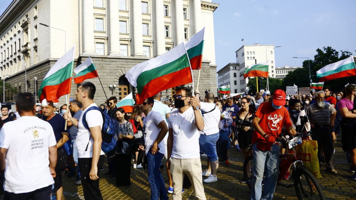 "Отровното трио" зове към ескалация на протеста