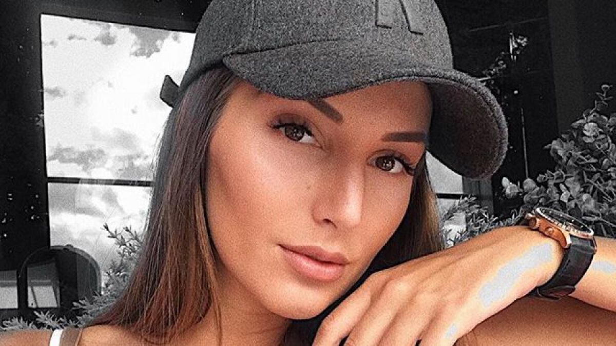 Алекс Петканова шокира със СНИМКИ 18+ и с малки гърди