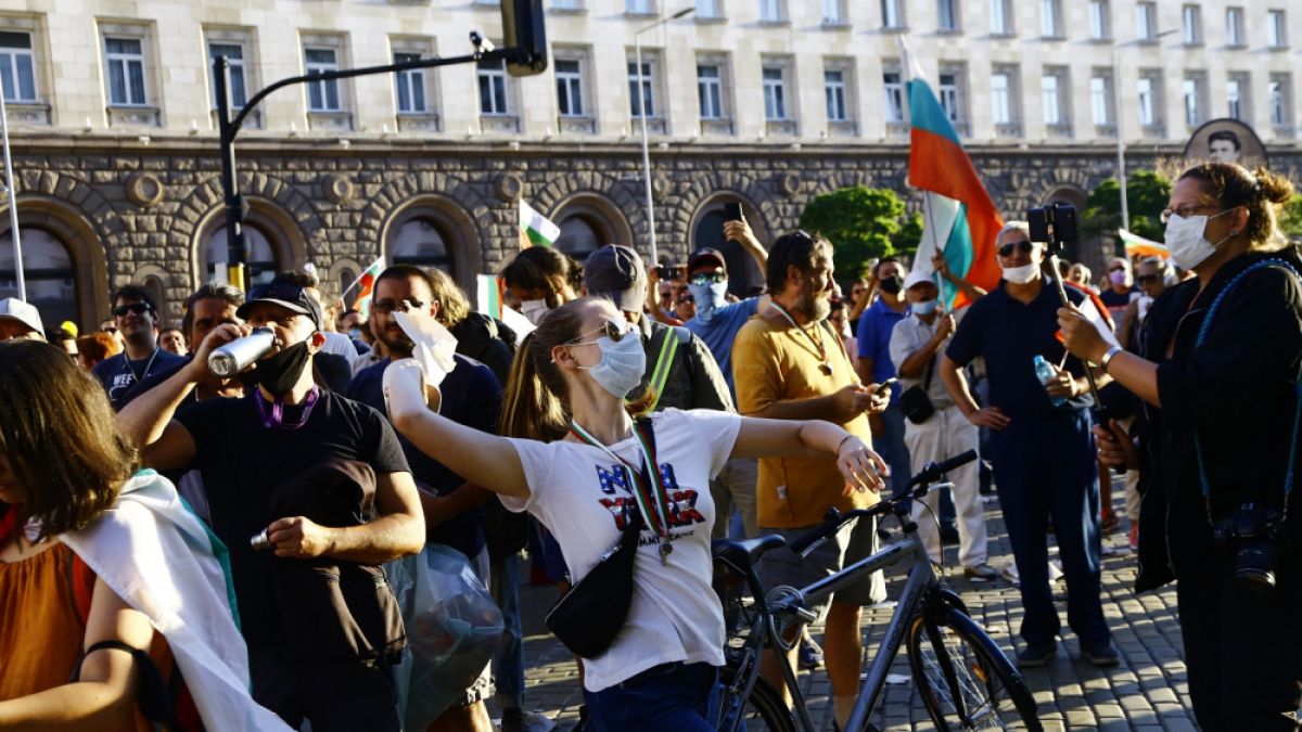 Горещо проучване попари протеста, ето колко българи вярват, че ще се свали правителството