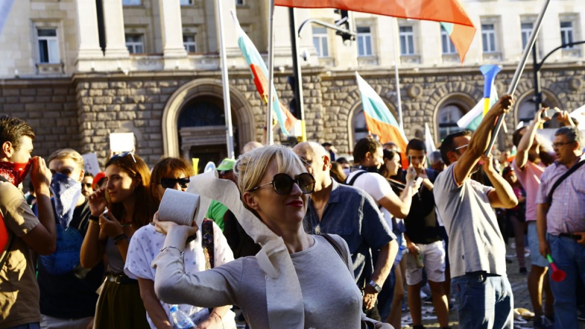 Социолог: Протестът е разцепен - хората не искат предсрочни избори ВИДЕО