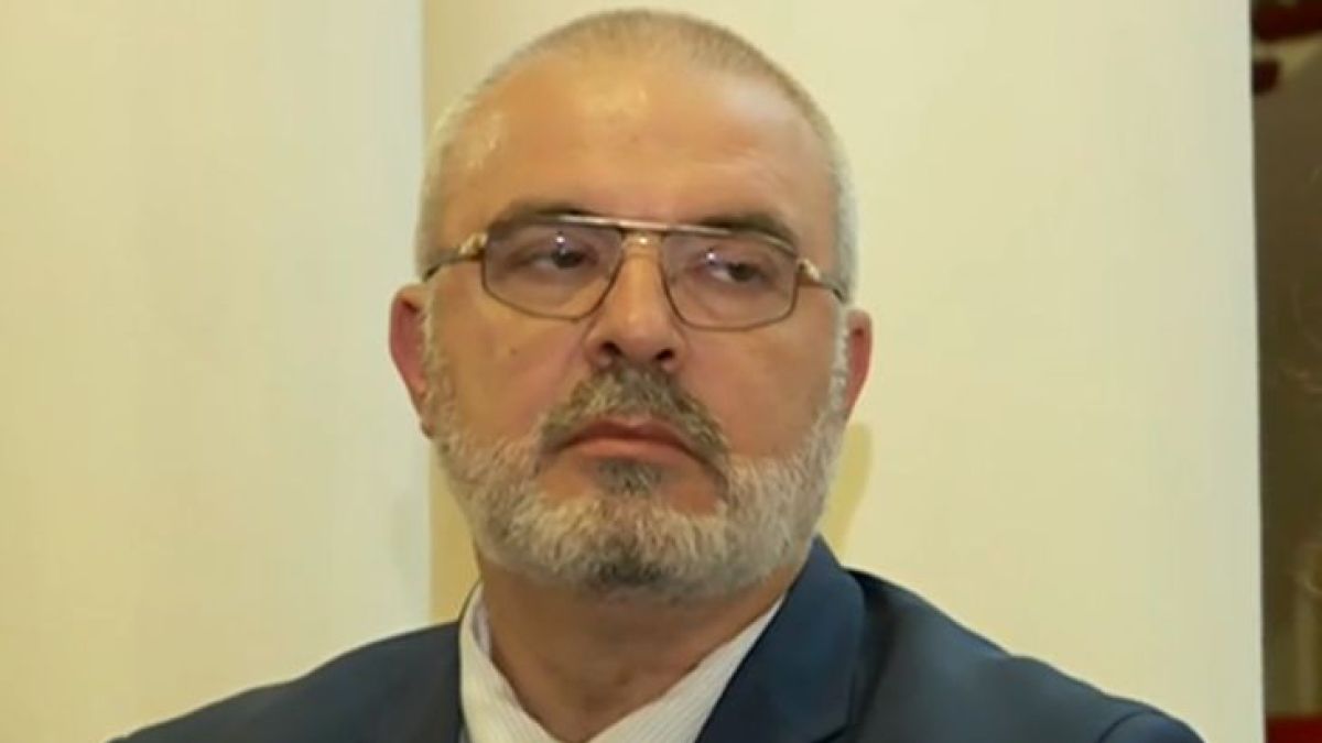 Крясъци и хули между БСП и ГЕРБ преди гласуването на оставките в парламента