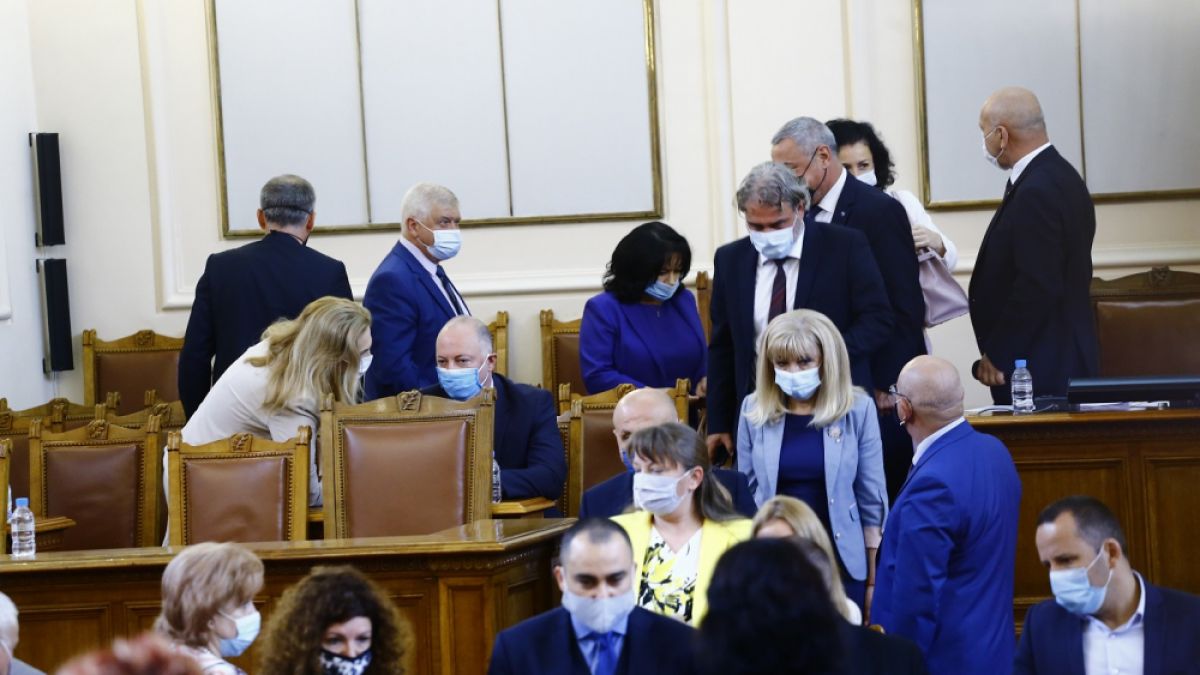 БСП ликува: В четвъртък събират депутатите за извънредно заседание