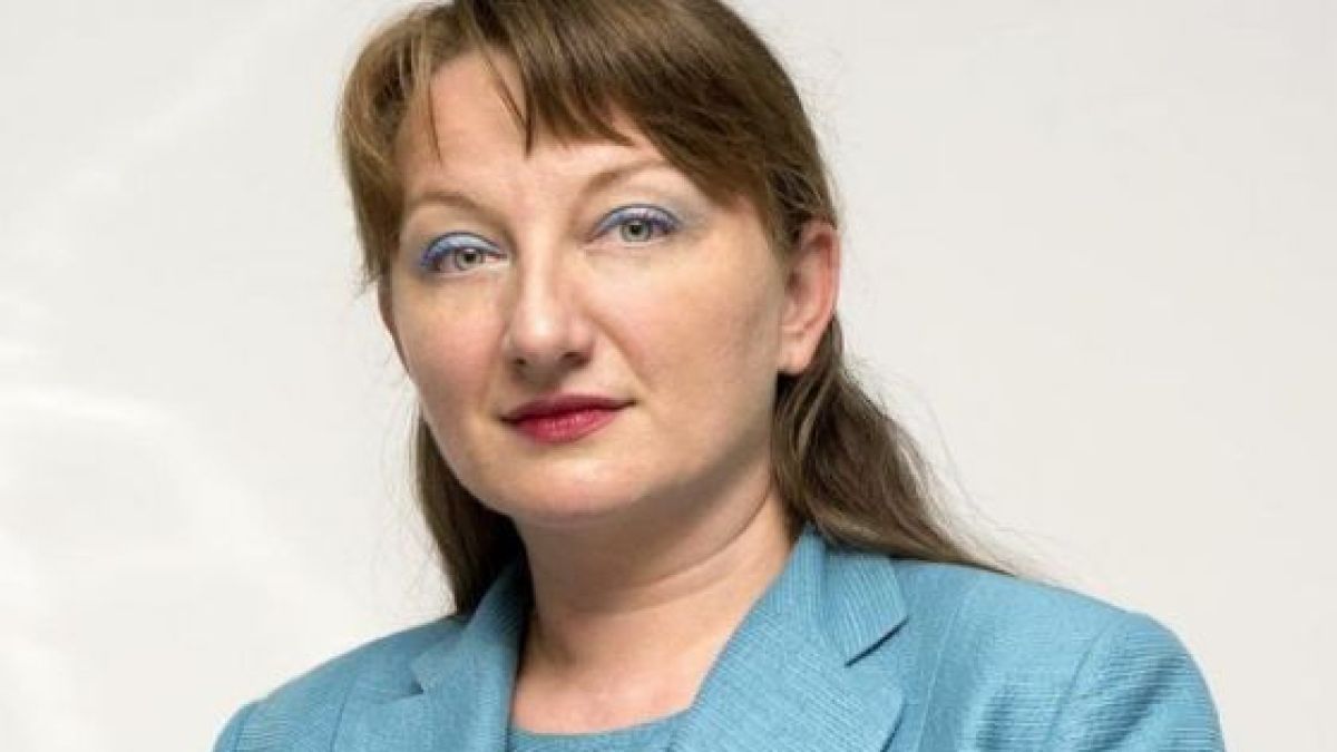 Министър Сачева отговори пред БЛИЦ на Георги Марков и разкри защо няма да падне правителството 