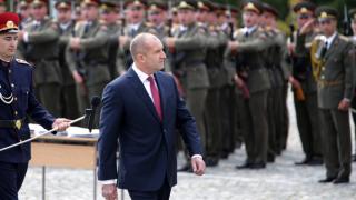 Румен Радев със силни думи пред офицерите СНИМКИ