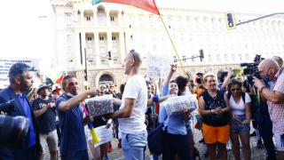 Равносметка: Ранен полицай на вчерашните протести