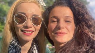 Нети и сестра й разпалиха страстите с тези СНИМКИ 18+