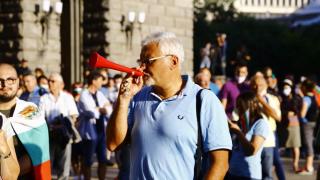 Мерзост: Минчо Спасов, който спря метрото, обвини жената с децата от „Ситняково“ в тероризъм