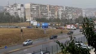 Силна буря помля и Варна! Морската столица е под вода ВИДЕО