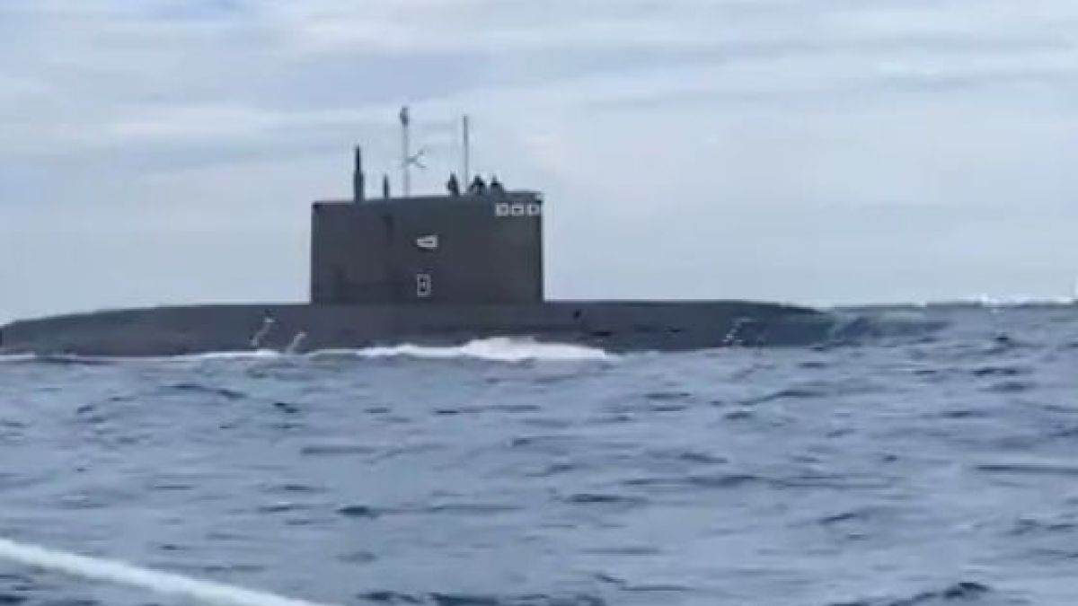 Шведи стъписани от внезапно изплувала руска подводница под моста Ерсун ВИДЕО