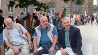 Евгени Петров: Протестът се спихва, но къде ще се сврат тримата глупаци от „Отровното трио“