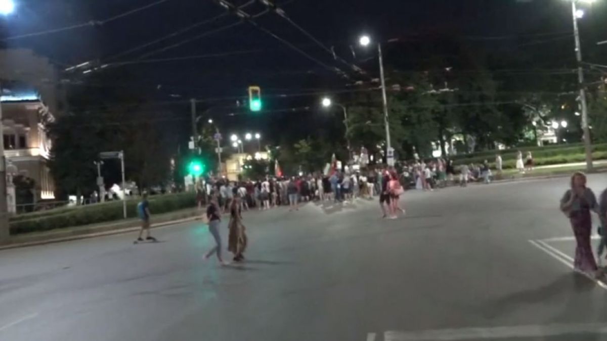 Напрежение пред СУ, протестиращи блокираха... СНИМКИ