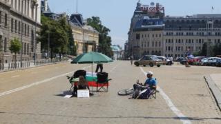 Мрежата бясна на умнокрасивите, които блокираха София в адския пек СНИМКИ 18+