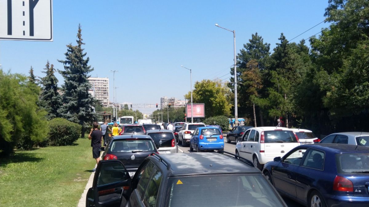 Нови СНИМКИ от блокадата в София: Шофьорите са на предела, това е безобразие! 