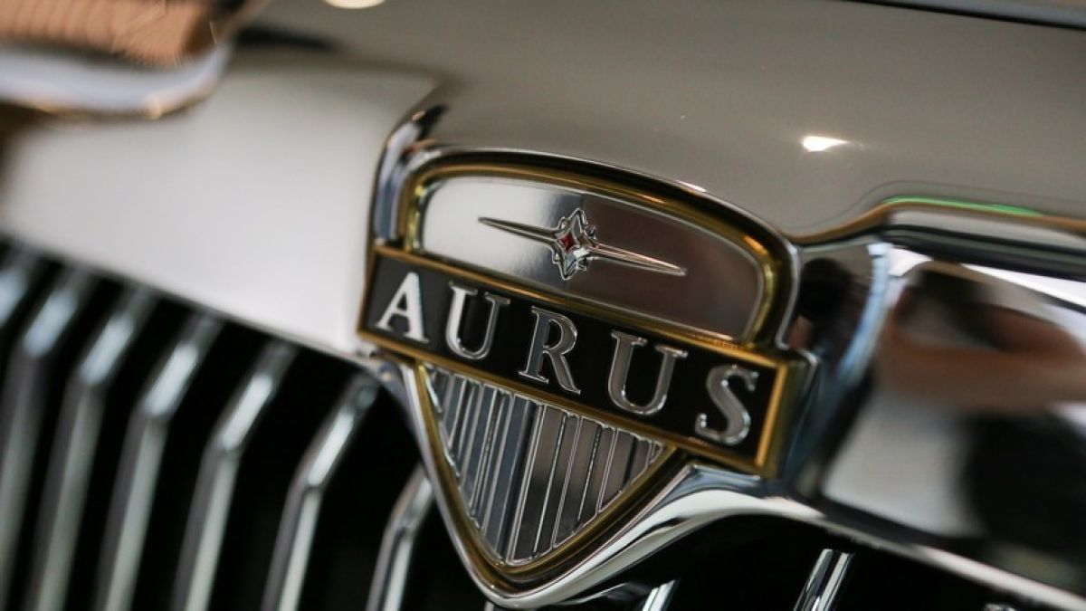 Заснеха за сефте на пътя руския всъдеход Aurus Komendant СНИМКИ