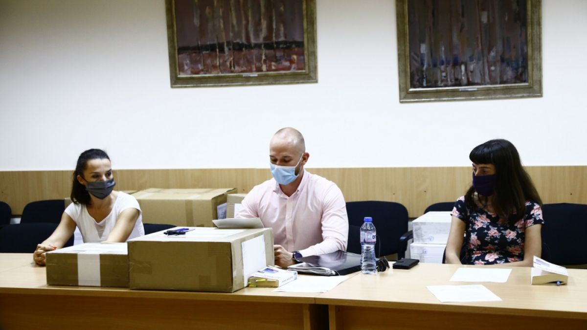 БЛИЦ TV: Пълна прозрачност на процедурата по отваряне на обществената поръчка за летни кубинки на българската армия