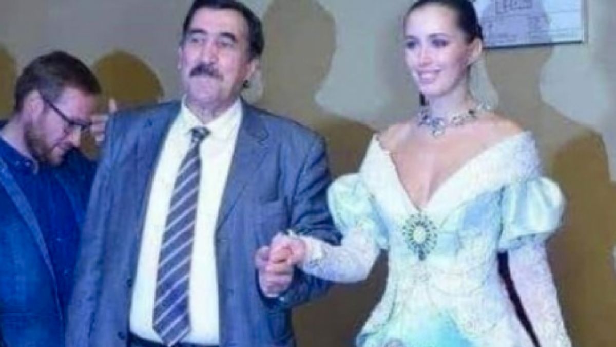 Тази булка надмина всички със своята сватбена рокля: "Така се обича президент" СНИМКИ